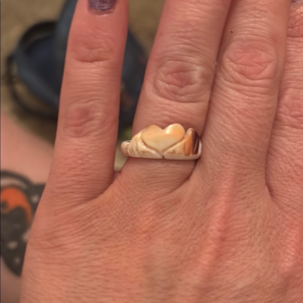 Elegant Engraved Hawaiian Shell Heart Ring.